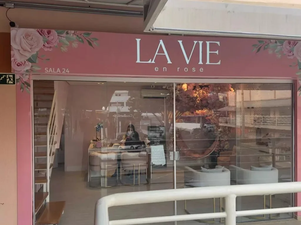 Adesivo de Vitrine / Fachada